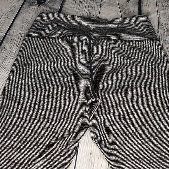 Old Navy -115‎ Active capri leggings Small - Picture 4 of 4